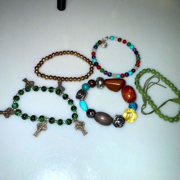 SET OF WOMENS BRACELETS - Picture 1 of 3